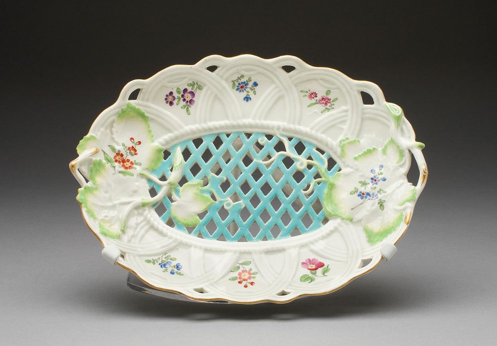 Dish by Worcester Porcelain Factory (Manufacturer)