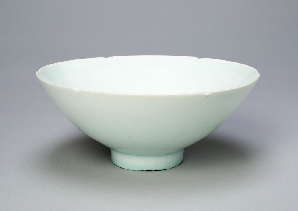 Foliate Bowl with Peony Scrolls