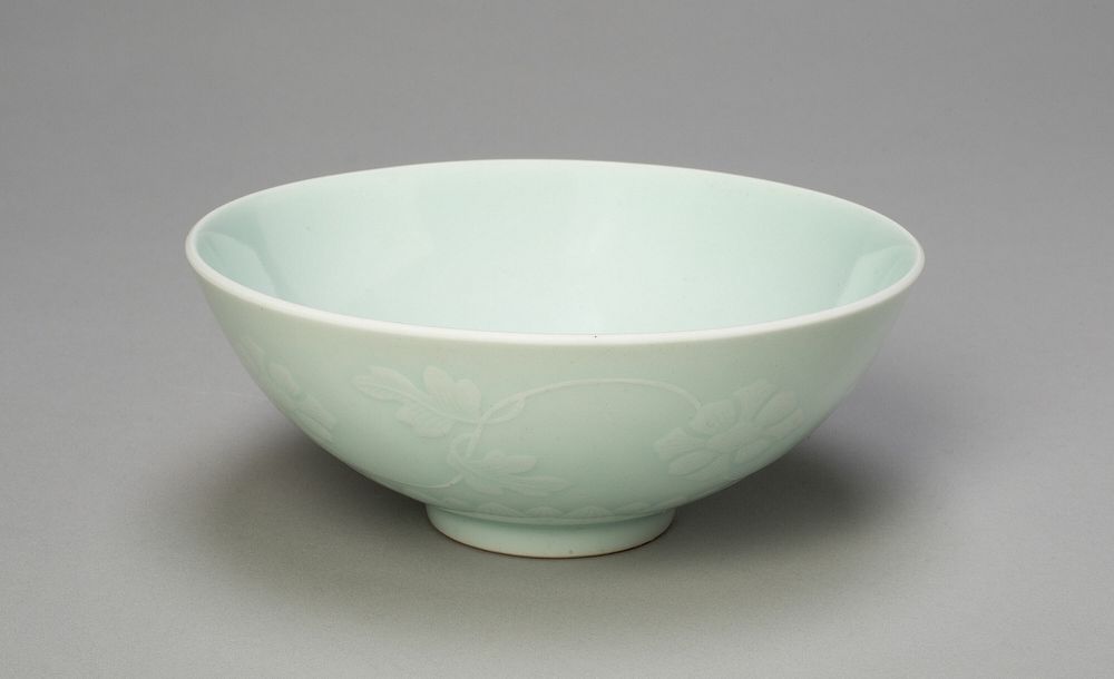 Bowl with Blossoms and Radiating Petals