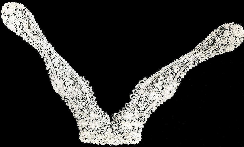 Collar with Lappets