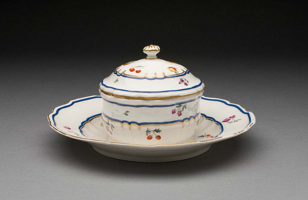 Covered Dish with Attached Stand by Porzellanmanufaktur Frankenthal