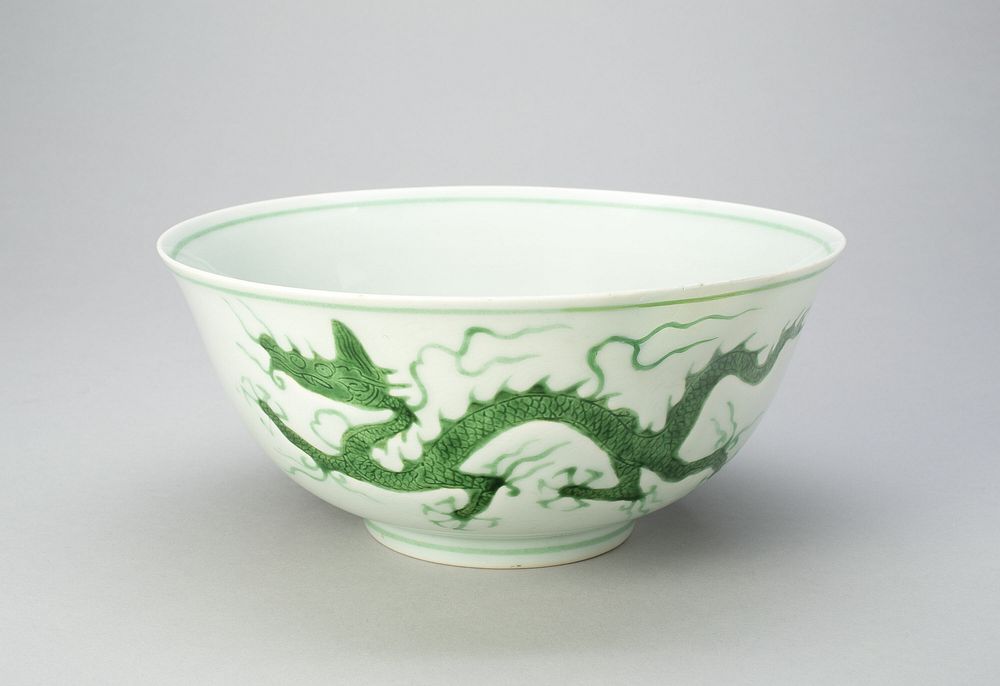 Bowl with Dragons Chasing a Flaming Pearl