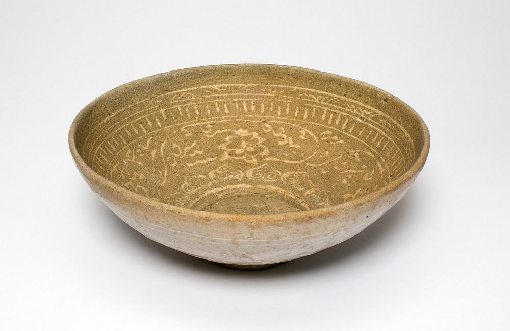 Bowl with Floral Scrolls and Clouds