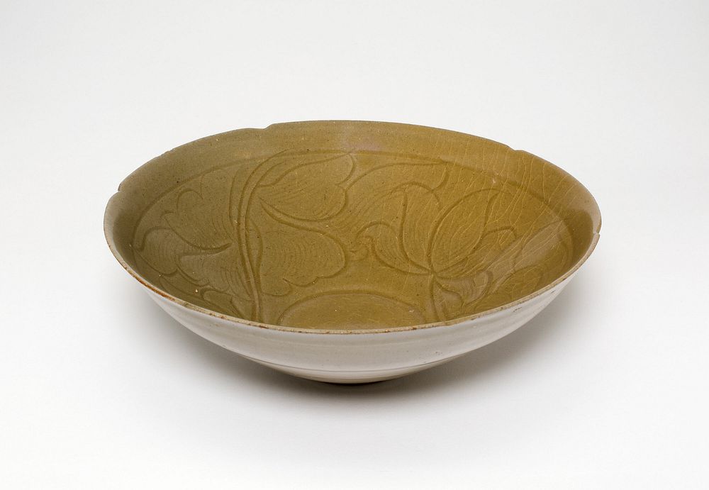Lobed Bowl with Peony Flowers