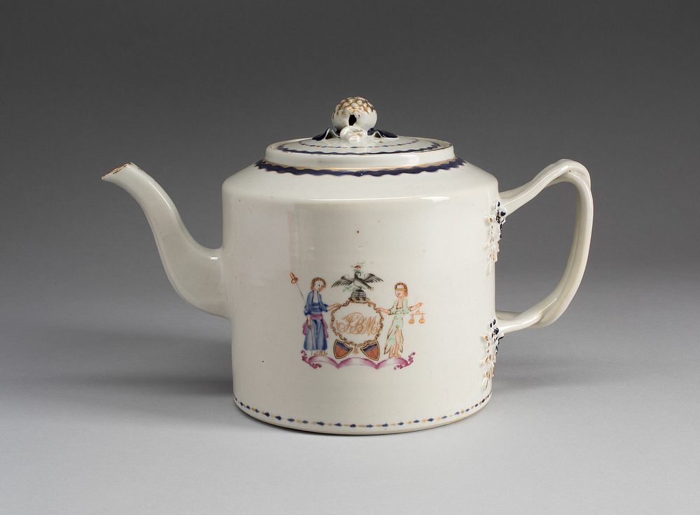 Teapot with Cover by Chinese export porcelain