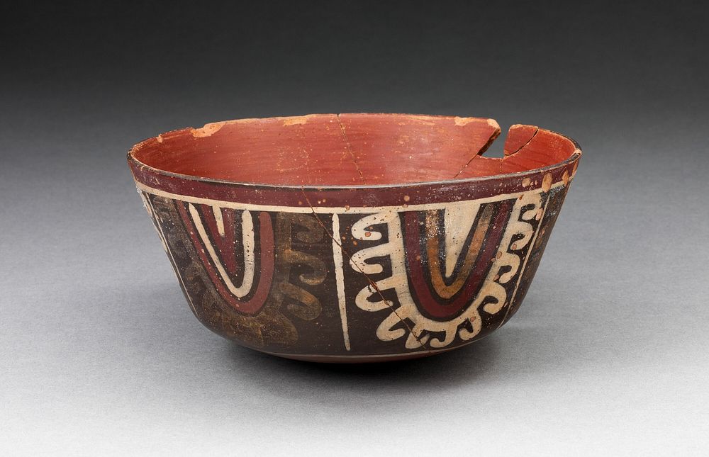 Bowl with Concentric Half-Circle Motifs Descending from Rim by Nazca
