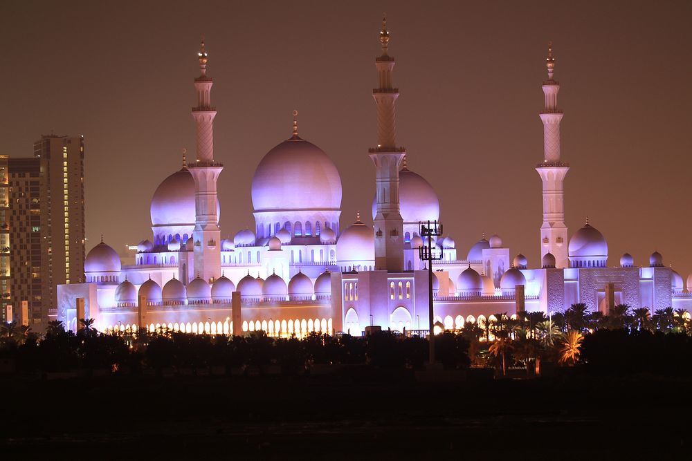 Duba&iuml; city night, Islamic mosque.