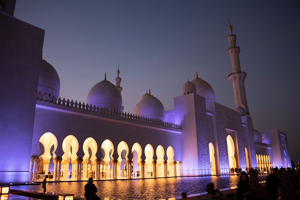 Duba&iuml; city night, Islamic mosque.