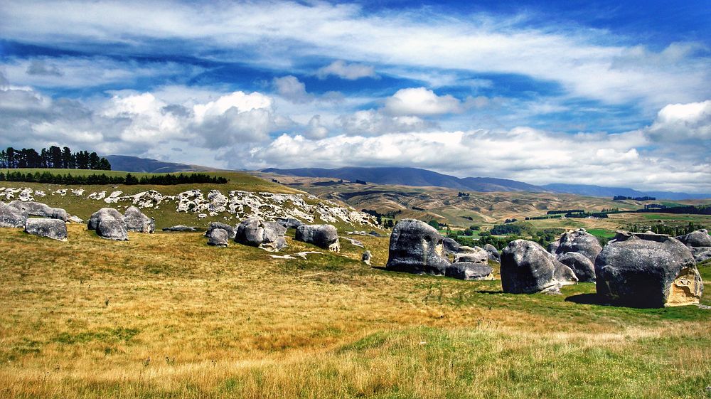 The Elephant RocksThe Elephant Rocks are massive limestone formations sitting in a sea of grass on private farmland in Otago…