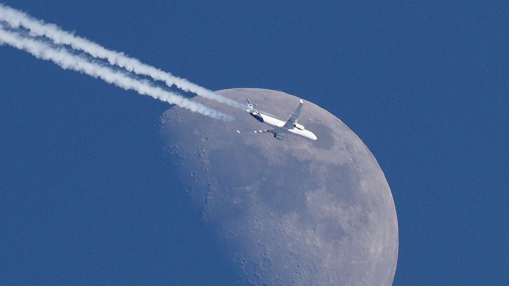 Crossing the Moon with Lufthansa: Airbus A330-343 D-AIKI - Frankfurt to Kuwait City (37000 ft., i.e. the plane, not the moon)