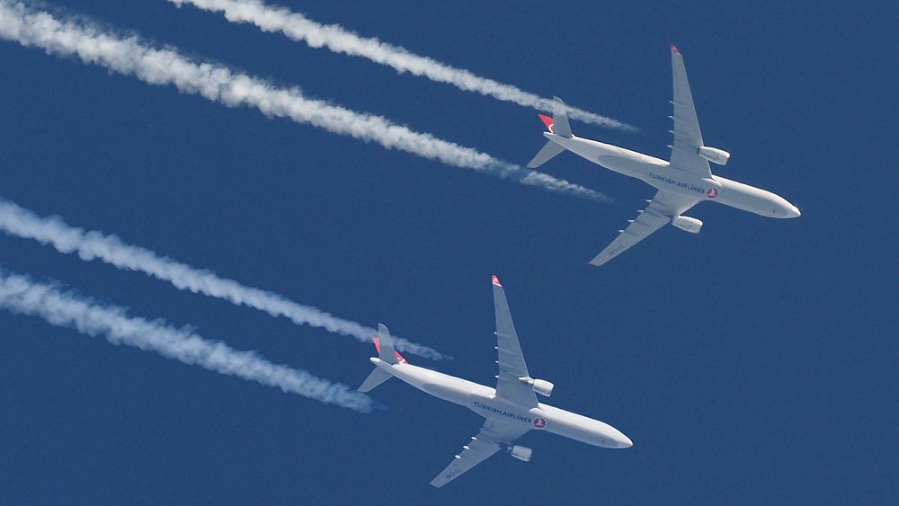 Two Turkish Airlines Airbus 330-343 Jets from Frankfurt to Istanbul on the same day:TC-LND (40400 ft.)TC-LOC (40500 ft.)