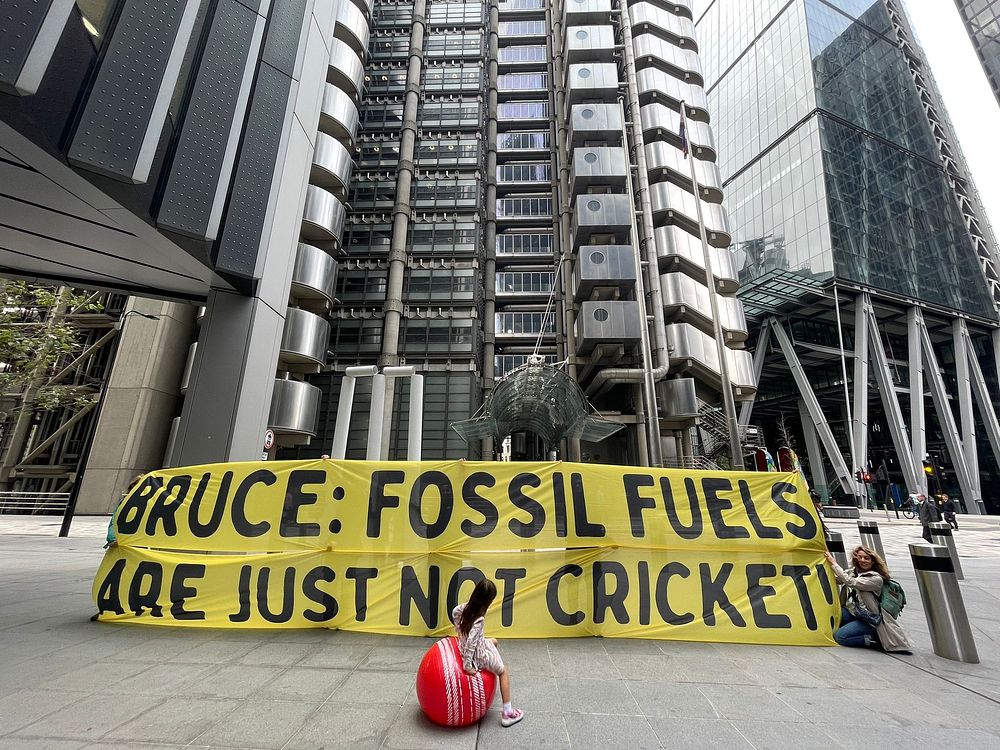 Mothers Rise Up Not Cricket - Lloyd's BuildingCredit: Ron Fassbender23 Sept - Climate activists from Mothers Rise Up erect a…