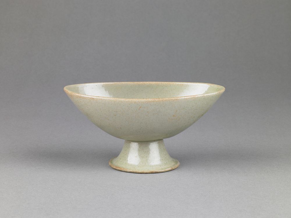 Footed Cup with Oval Mouth