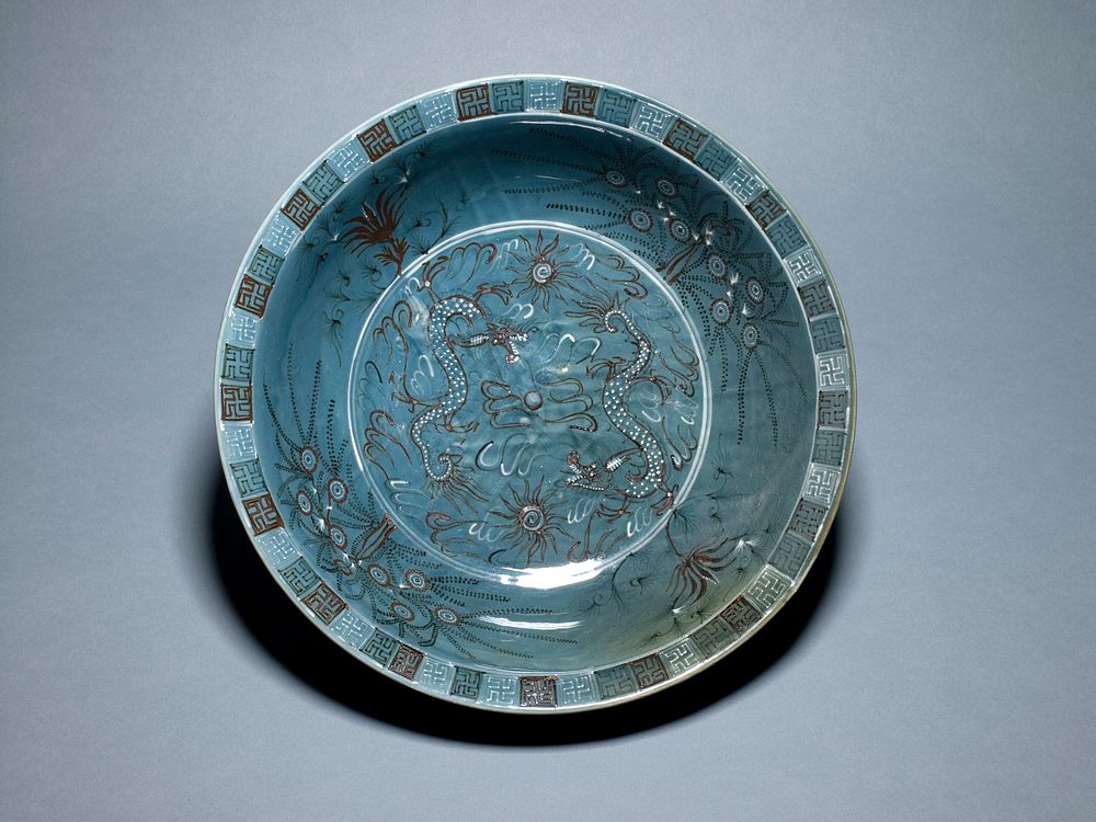 Dish with Design of Two Dragons and Floral Motifs