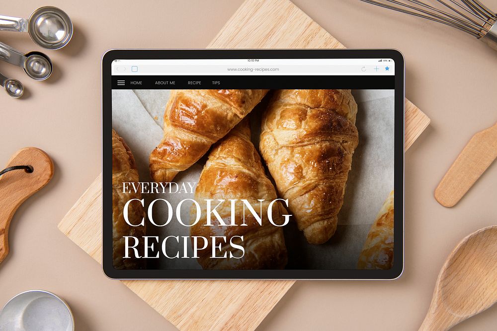 Tablet screen mockup, food blogger lifestyle psd