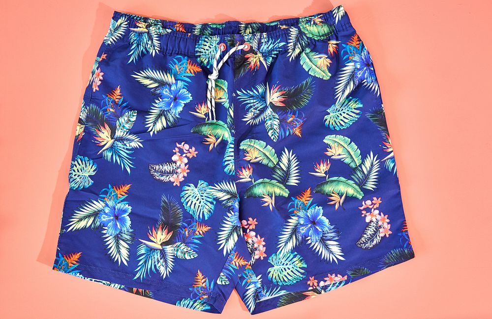 Swim trunks with tropical print. 