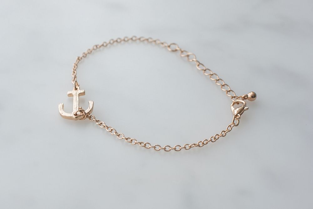 Gold anchor bracelet.