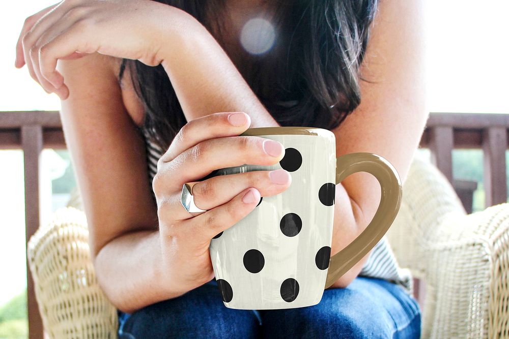 Polka dot mug mockup psd