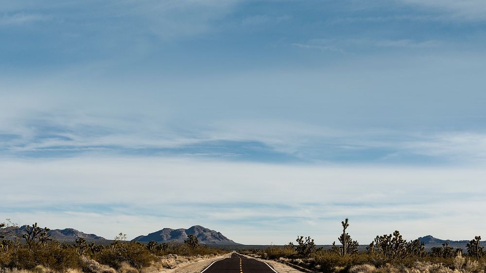 Desert road desktop wallpaper