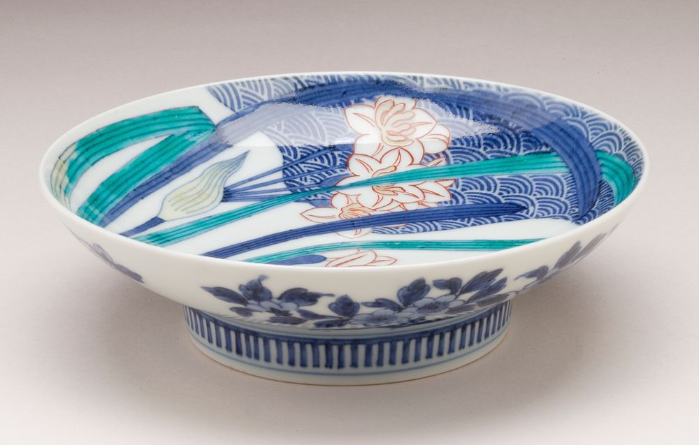 Dish with Narcissus and Wave Design