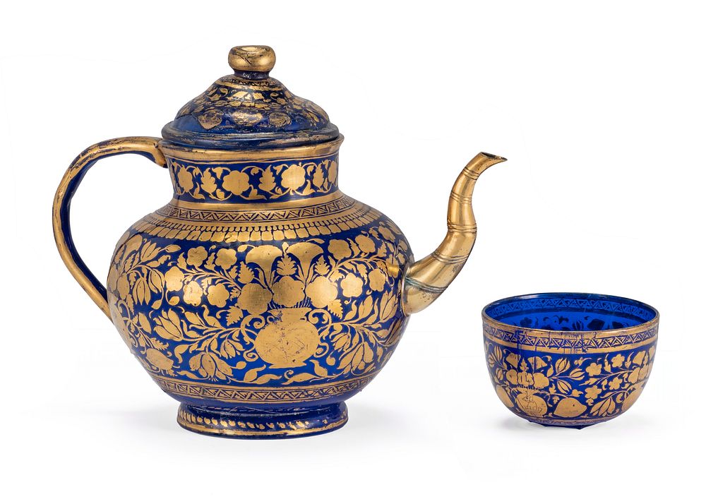 Teapot with Lid and Cup Inscribed with the Crest of John Deane (d. 1751), Governor of Bengal