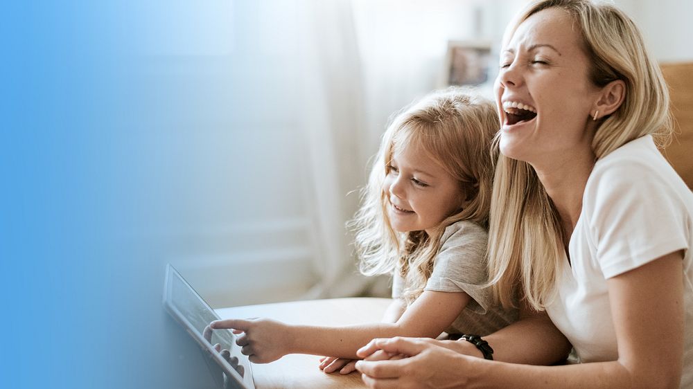 Mom and daughter laughing HD wallpaper
