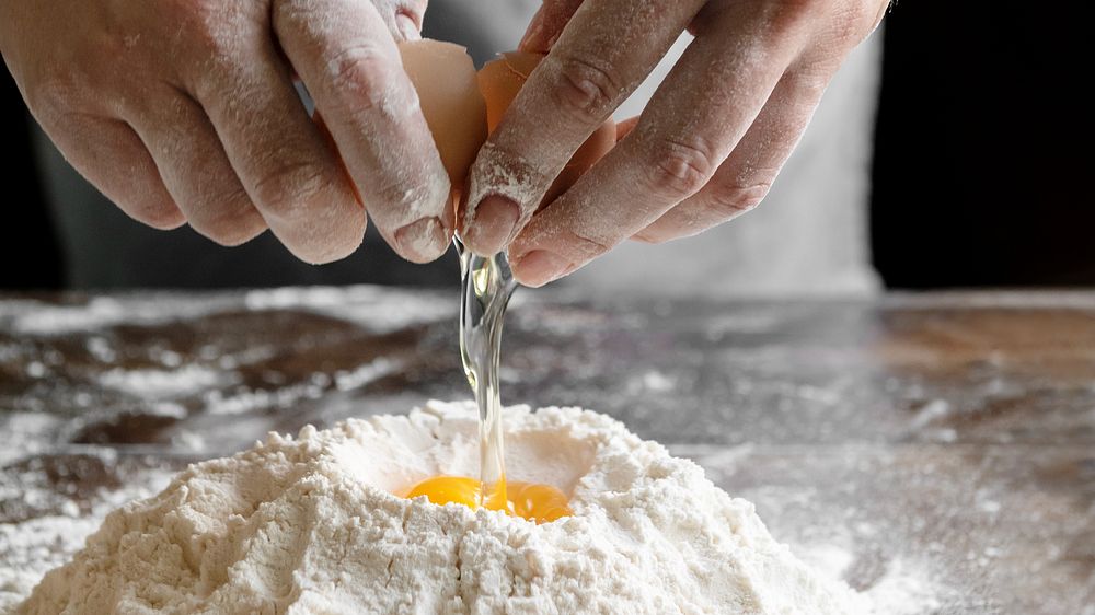 Egg mixing flour desktop wallpaper, baking image