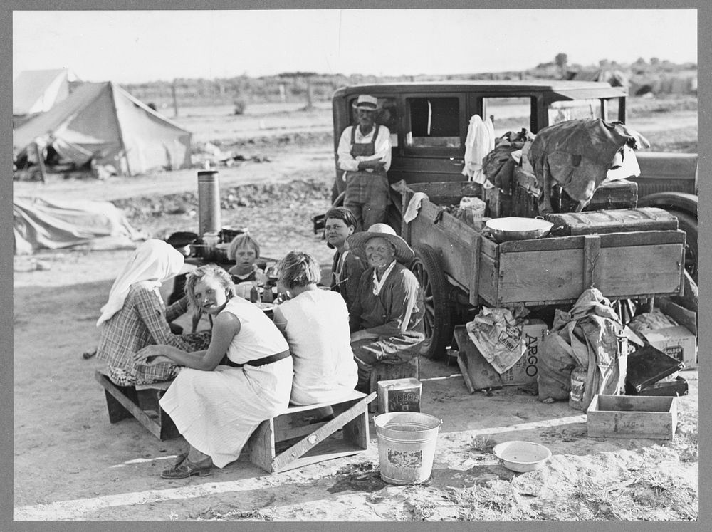 Potato harvesters. Kern County, California. Sourced from the Library of Congress.