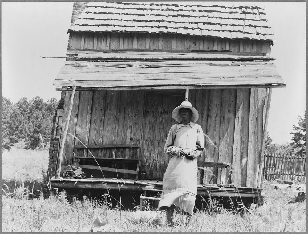 Sharecropper's cabin and sharecropper's wife. Ten miles south of Jackson, Mississippi. Sourced from the Library of Congress.