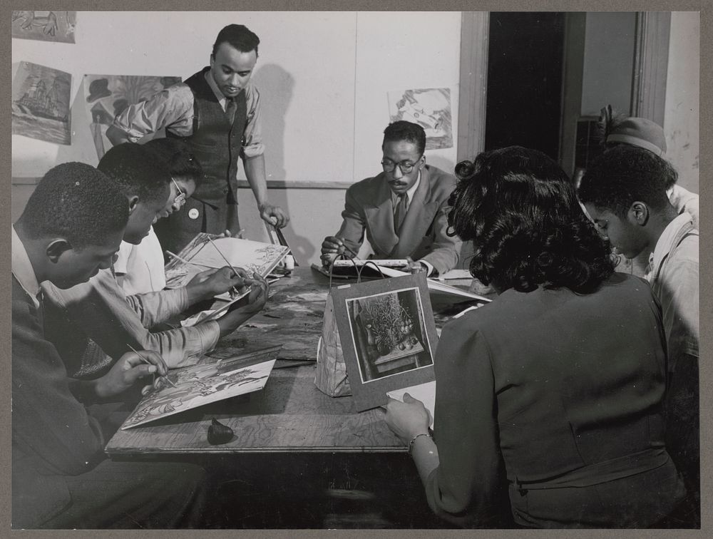 Chicago, Illinois. Painting class at the South Side community art center. Sourced from the Library of Congress.