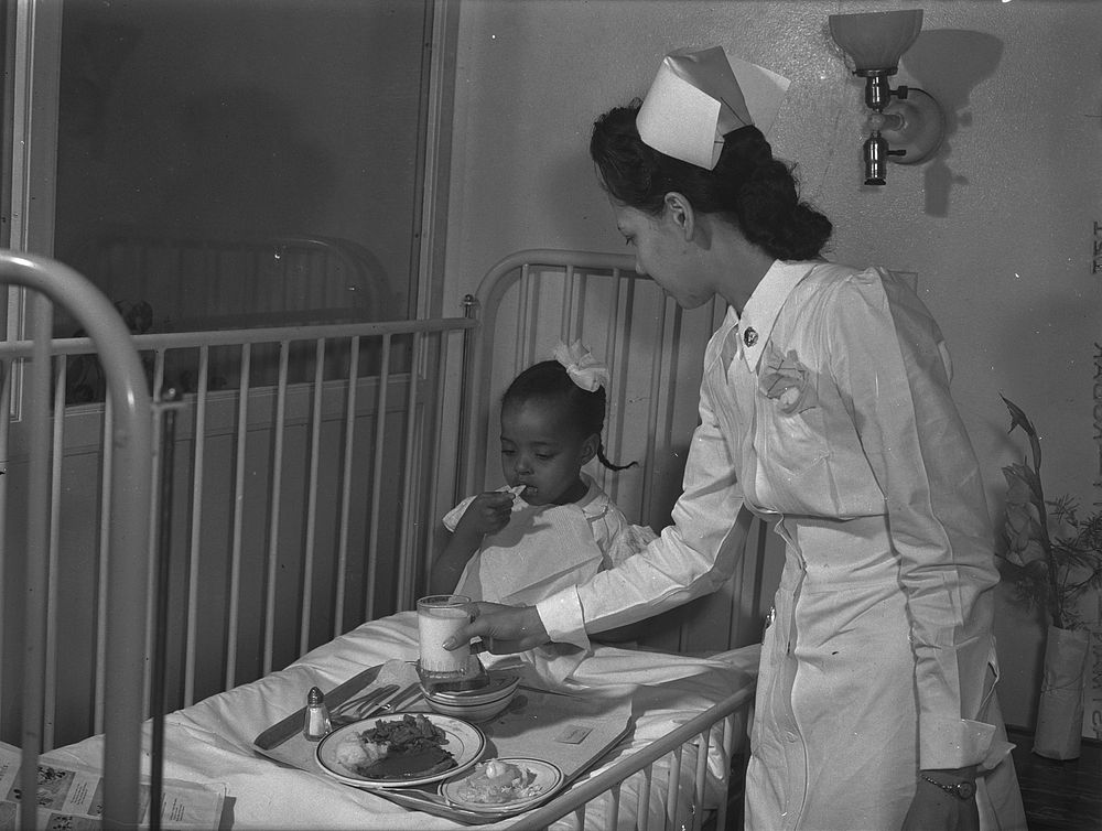 Chicago, Illinois. Provident Hospital. Lunch time in the children's ward. Sourced from the Library of Congress.