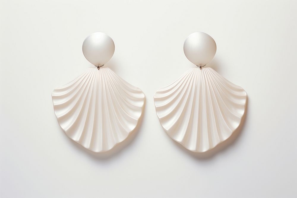 Seashell jewelry earring white. 