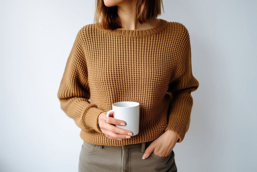 Sweater cup knitted holding. 