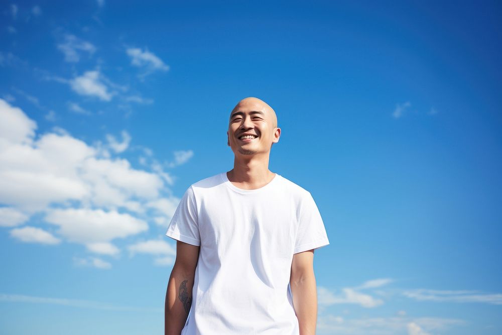 Outdoors smiling t-shirt white. 