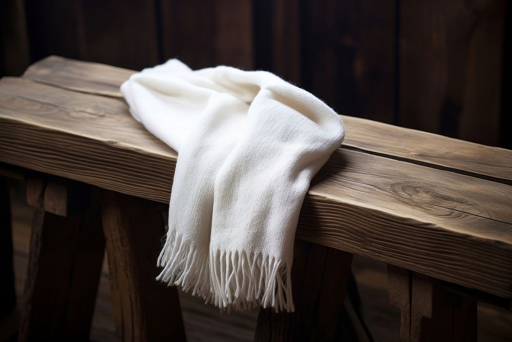 Table white scarf wood. 