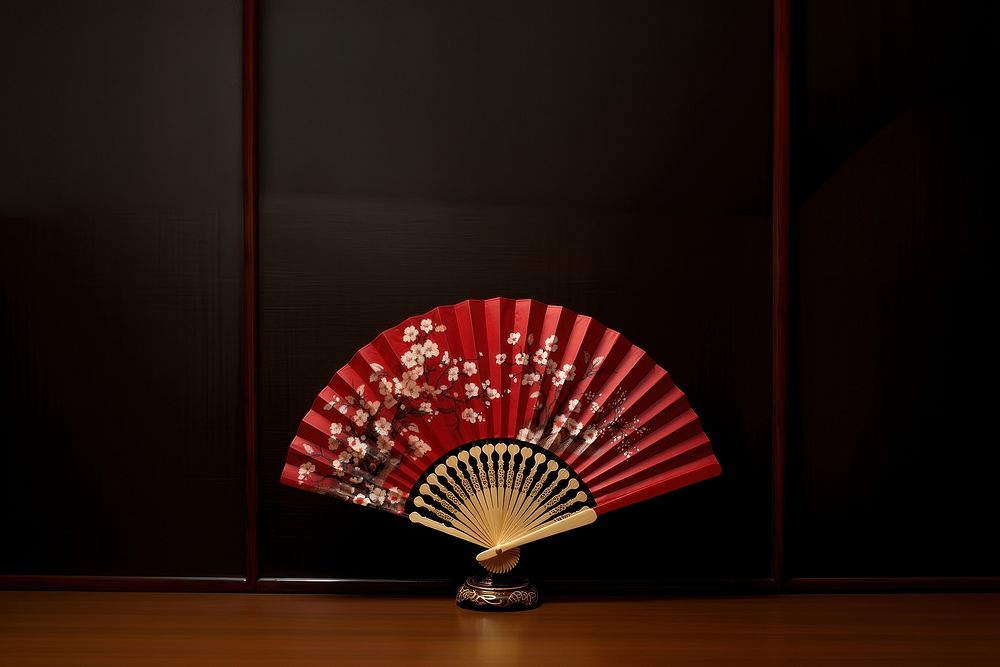 Japanese fan chandelier handicraft performer. 