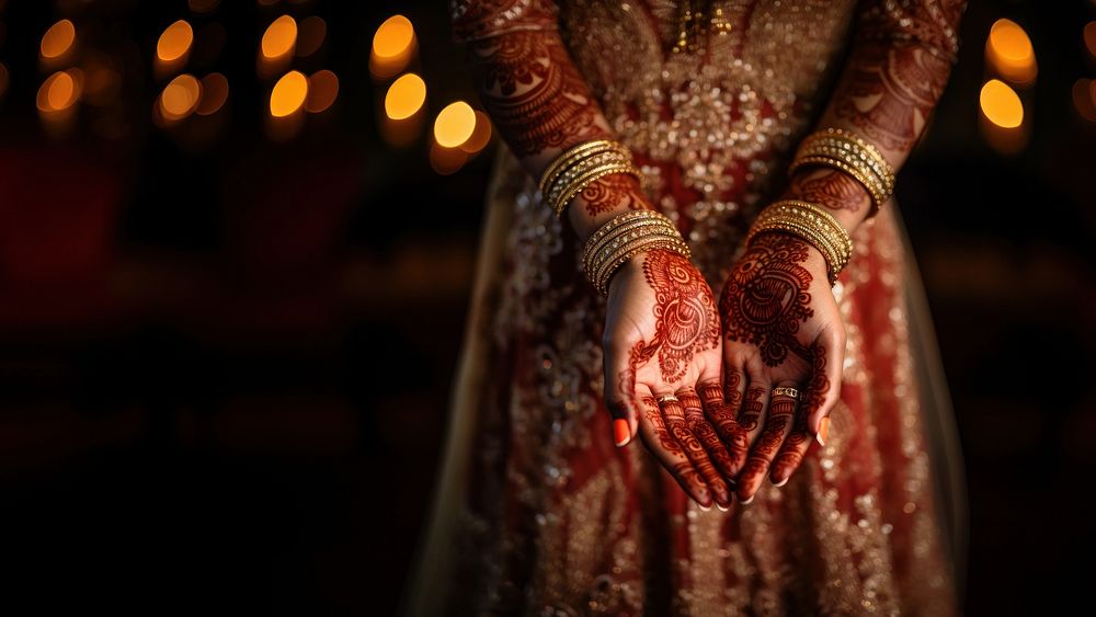 Bride hand jewelry wedding. 