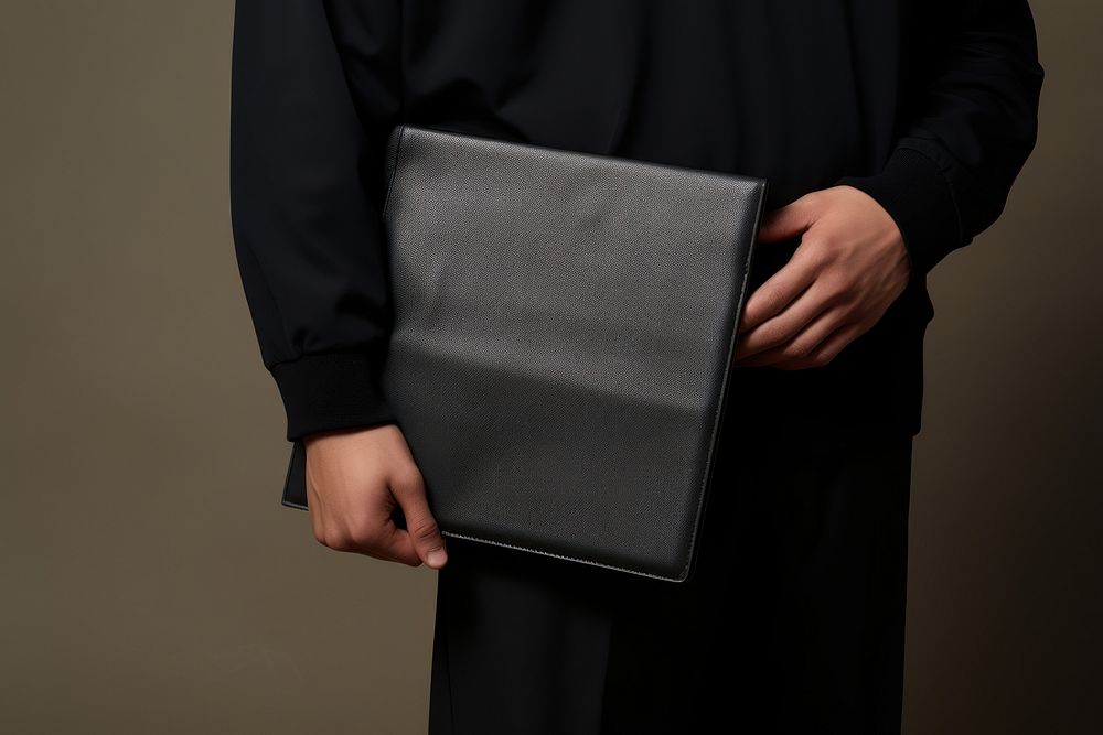 Folder holding wallet black. 