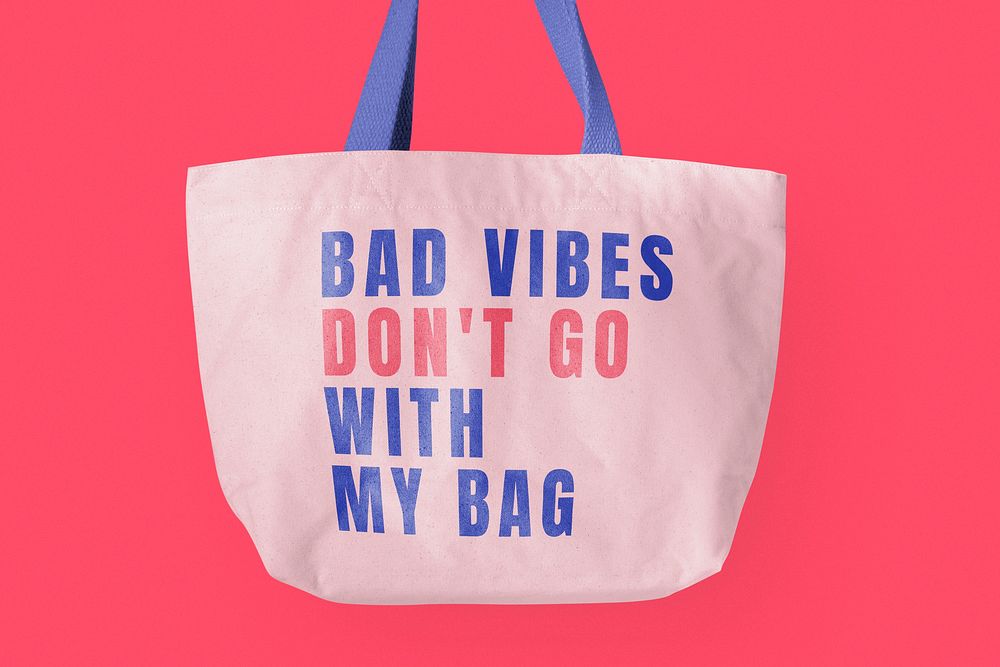 Tote bag mockup psd with "bad vibes dont go with my bag" text