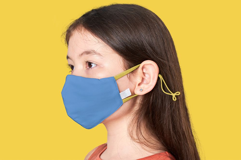 Psd girl wearing face mask mockup