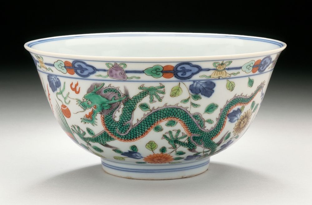 Bowl (Wan) with Dragon Chasing Flaming Pearl