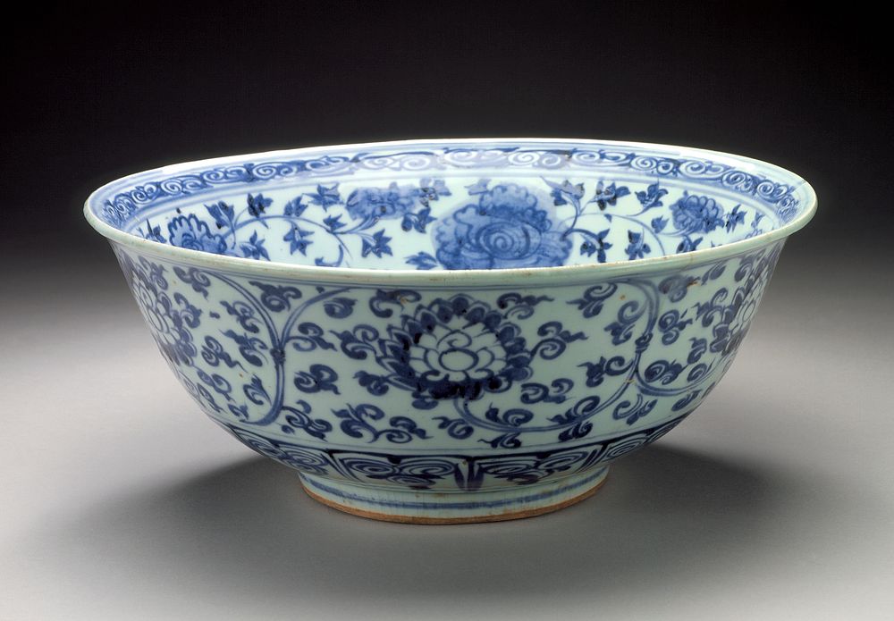 Large Bowl (Wan) with Lotuses and Floral Scrolls