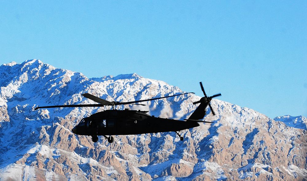 A U.S. Army UH-60 Black Hawk helicopter assigned to the 10th Combat Aviation Brigade participates in a personnel movement…