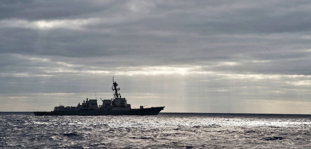 The guided missile destroyer USS Michael Murphy (DDG 112) operates in the Pacific Ocean Jan. 25, 2014, during exercise Koa…