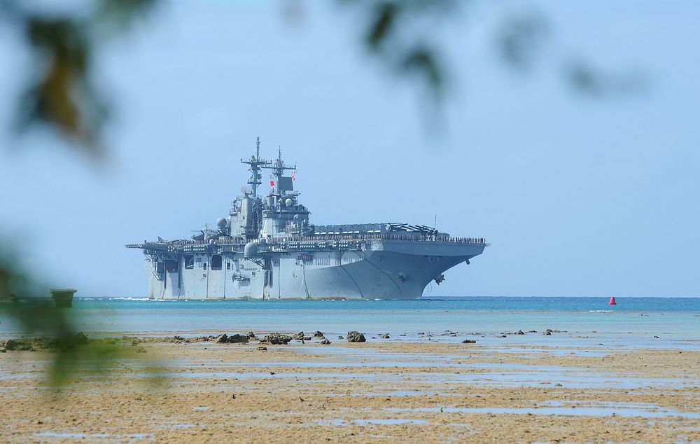The amphibious assault ship USS Boxer (LHD 4) arrives at Joint Base Pearl Harbor-Hickam, Hawaii, April 15, 2014.