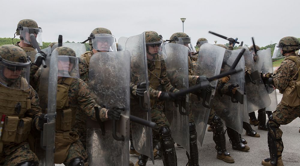 U.S. Marines assigned to the 4th Law Enforcement Battalion, Force Headquarters Group, Marine Forces Reserve practice…