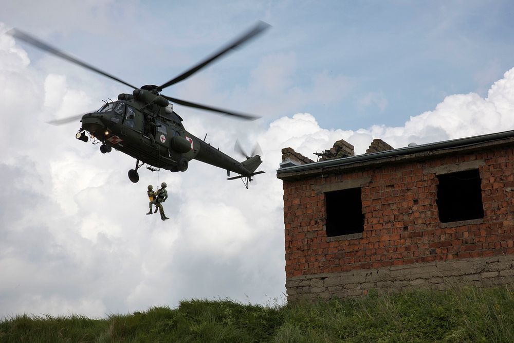 Polish soldiers perform a medical evacuation during a Military Operations in Urban Terrain as part of exercise Anakonda 2016…