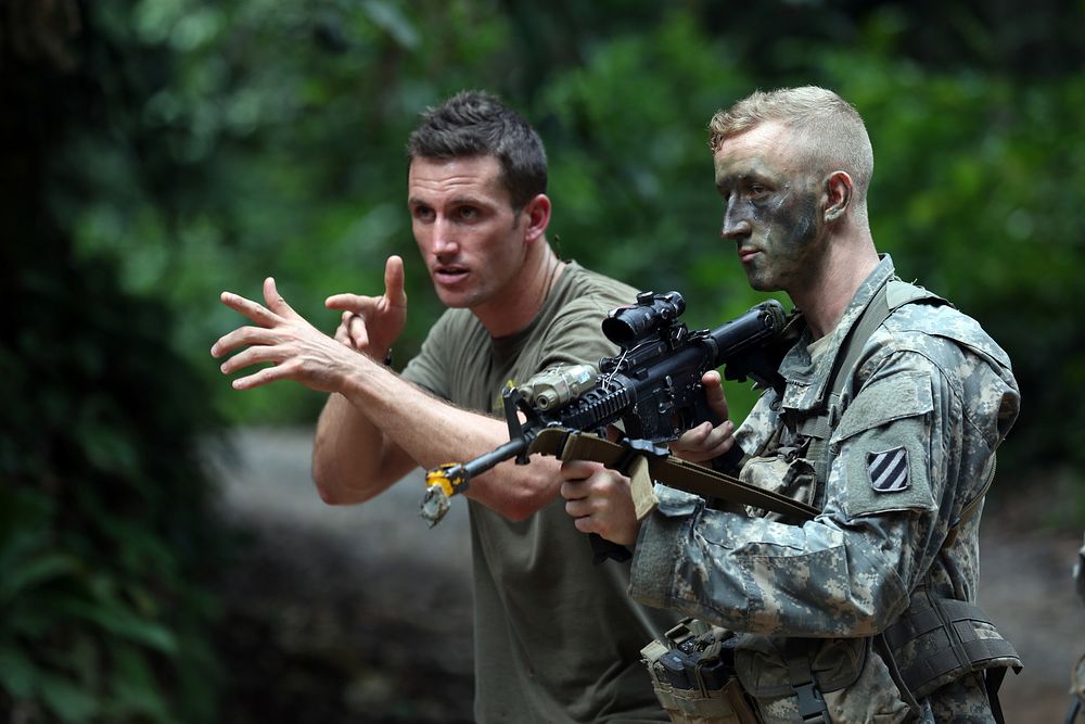 A French soldier teaches squad movement drills to a U.S. Soldier assigned to Bravo Company, 3rd Battalion, 7th Infantry…