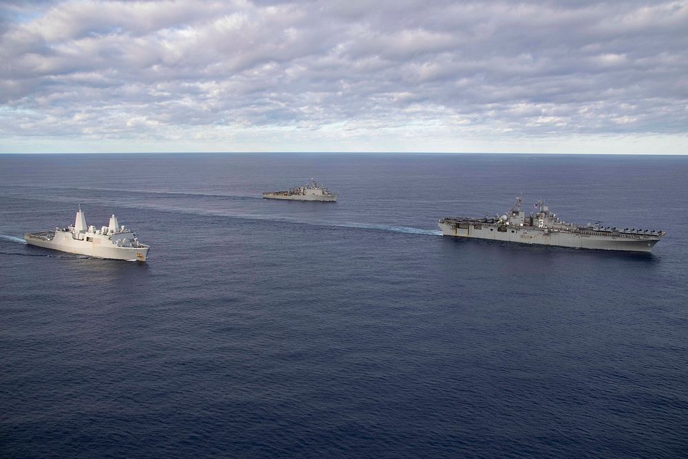 The Kearsarge Amphibious Ready Group, led by the amphibious assault ship USS Kearsarge (LHD 3) steams in formation in the…
