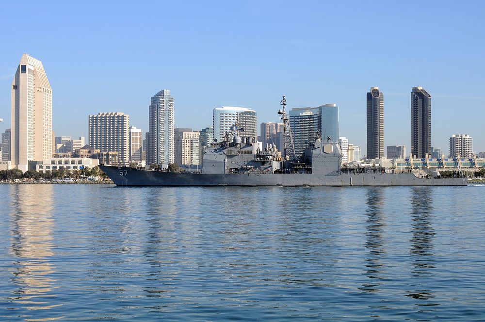 SAN DIEGO (Jan. 4, 2018) The Ticonderoga-class guided-missile cruiser USS Lake Champlain (CG 57) transits San Diego Bay…